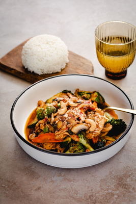 Cashew nut stir fry with broccoli and mushrooms